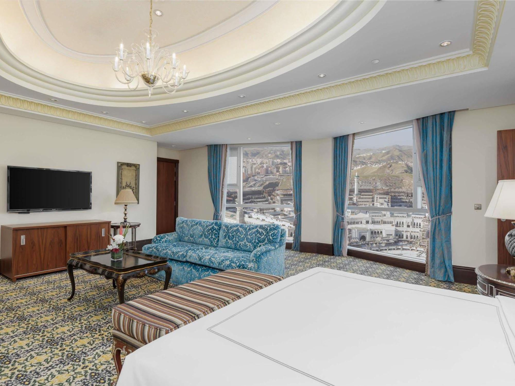 Royal Suite,1742777554:JPEG